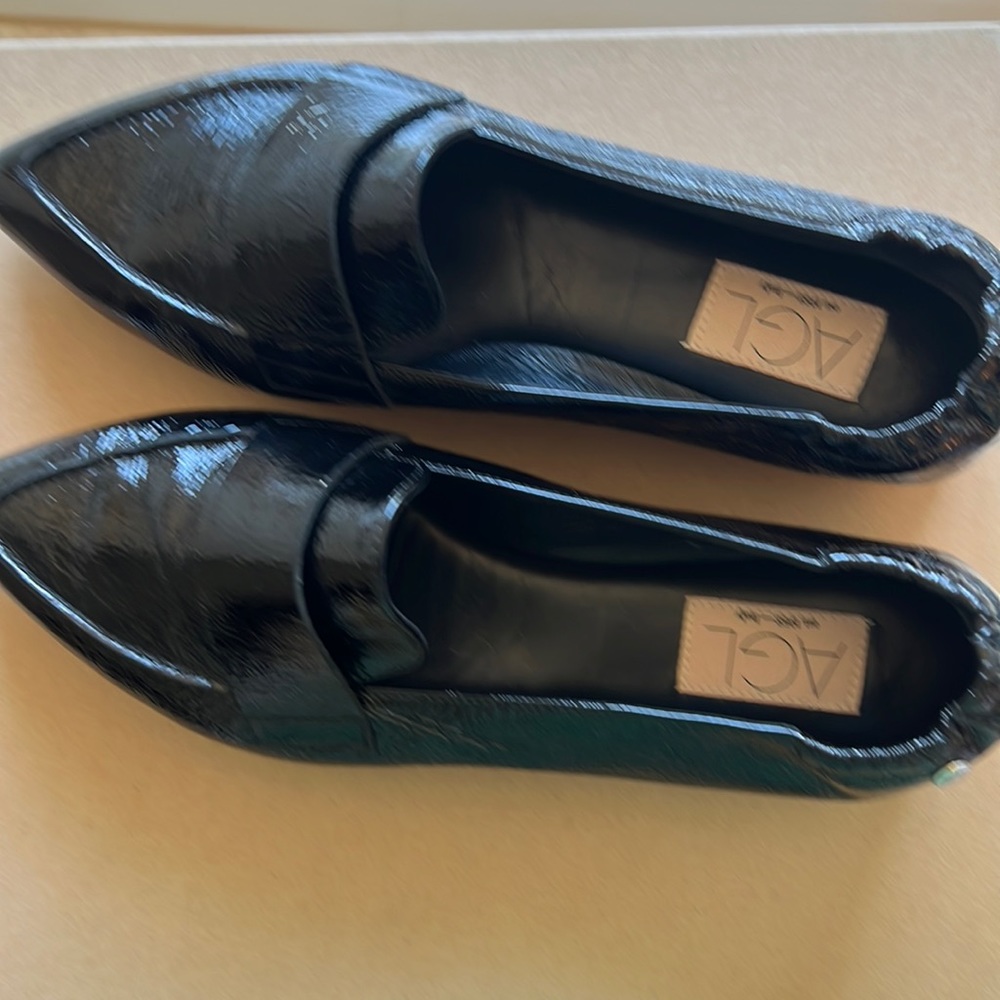 AGL soft leather shiny shoes-black